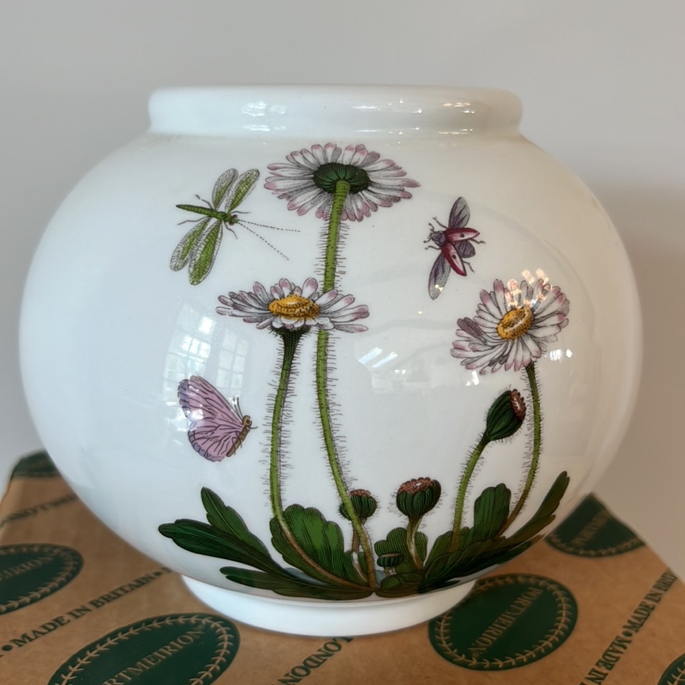 Classic Portmeirion Globe Vase - Picture 2 of 9